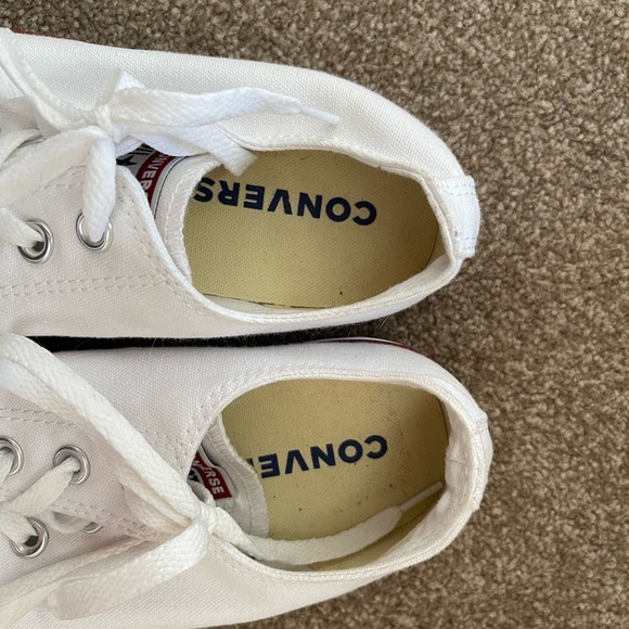 Converse Women’s size 9 - Picture 7 of 8